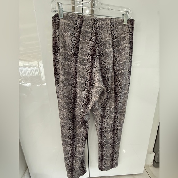 Joseph Ribkoff Snake Print Leggings - Gray - Picture 2 of 8